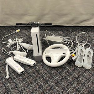 Nintendo Wii Console & Controllers
